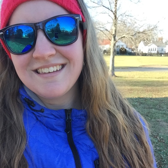Meet your Posher, Alyssa - Picture 1 of 1