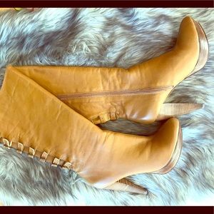 Two lips mustard boots