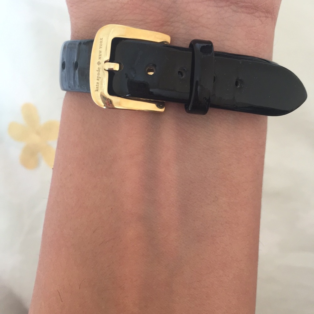Gold bow watch with black band - Picture 4 of 4
