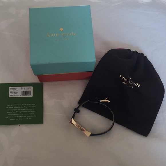 Gold bow watch with black band - Picture 3 of 4