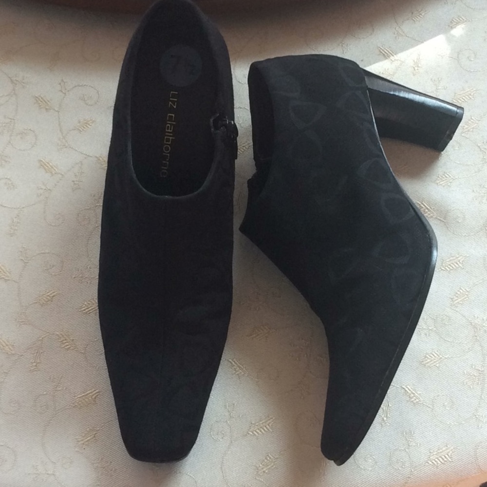 Liz Claiborne black zippie boots