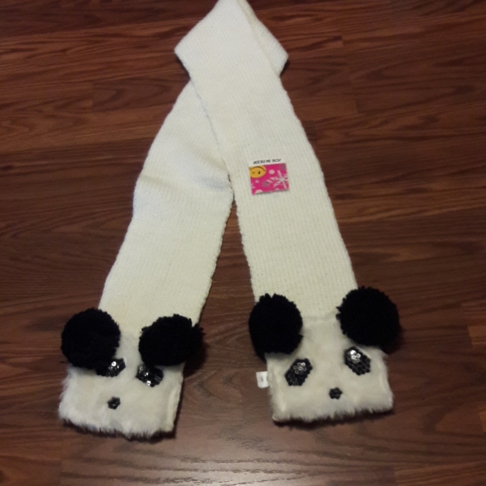 Cutest Scarf with Cute Trim ** NWT **