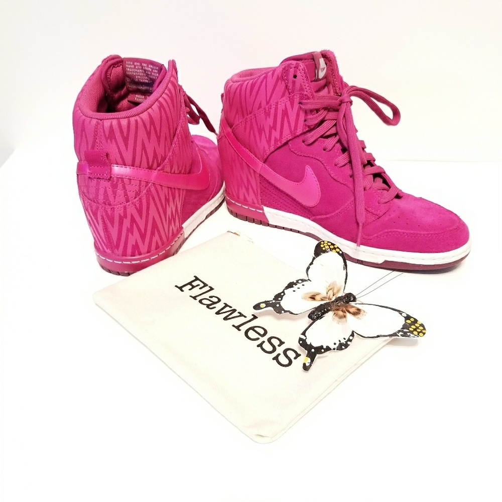 Nike womens Dunk Ski High Wedge Sneakers