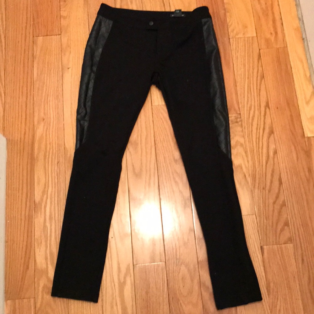 Stretchy skinny pants with side leather detail