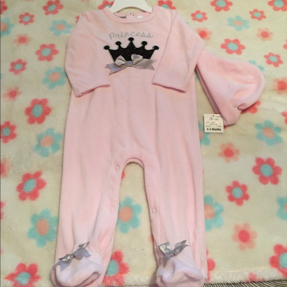 Infant girls Velvet outfit w/matching hat