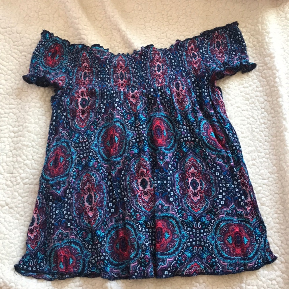 beautiful off the shoulder top!