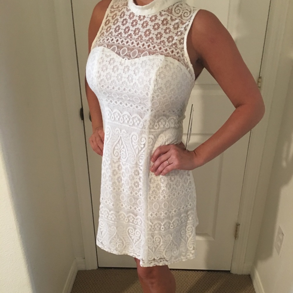 White laced short dress