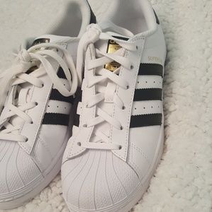 Adidas superstars