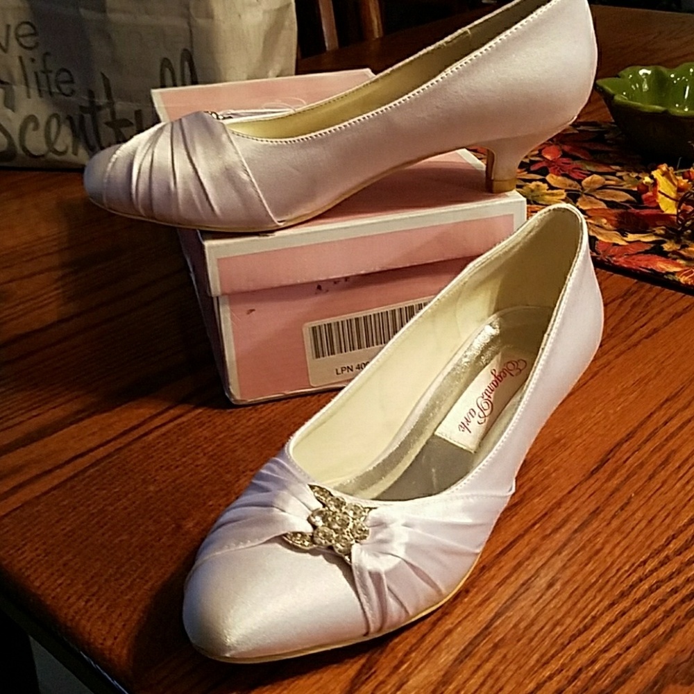 Elegant Park Kitten Heels