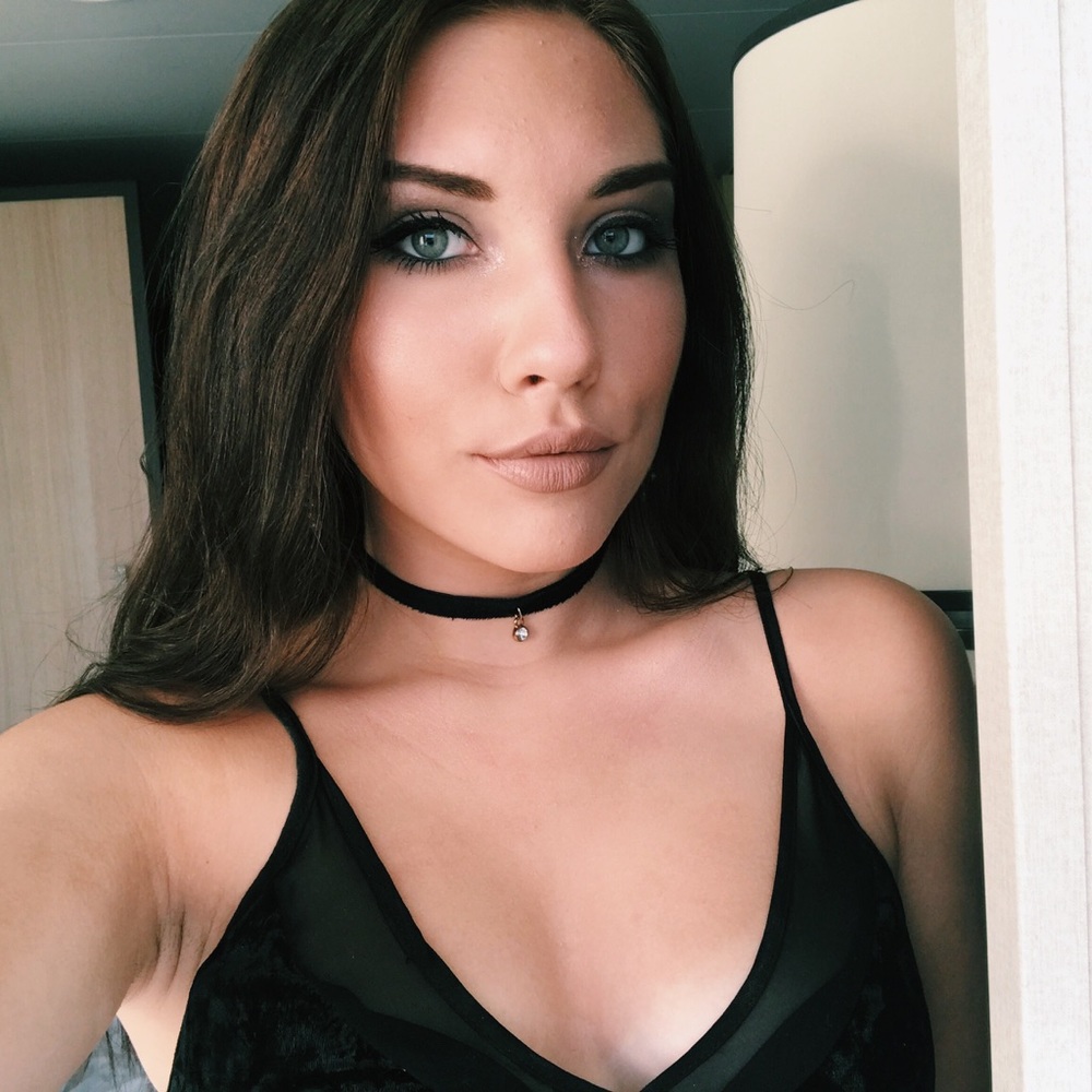 Meet your Posher, Caitlin