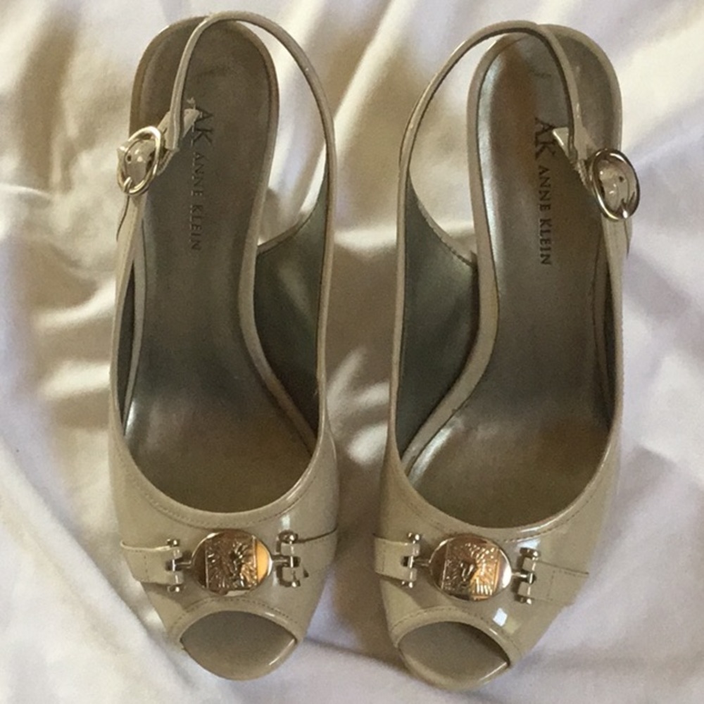 Anne Klein beige heels