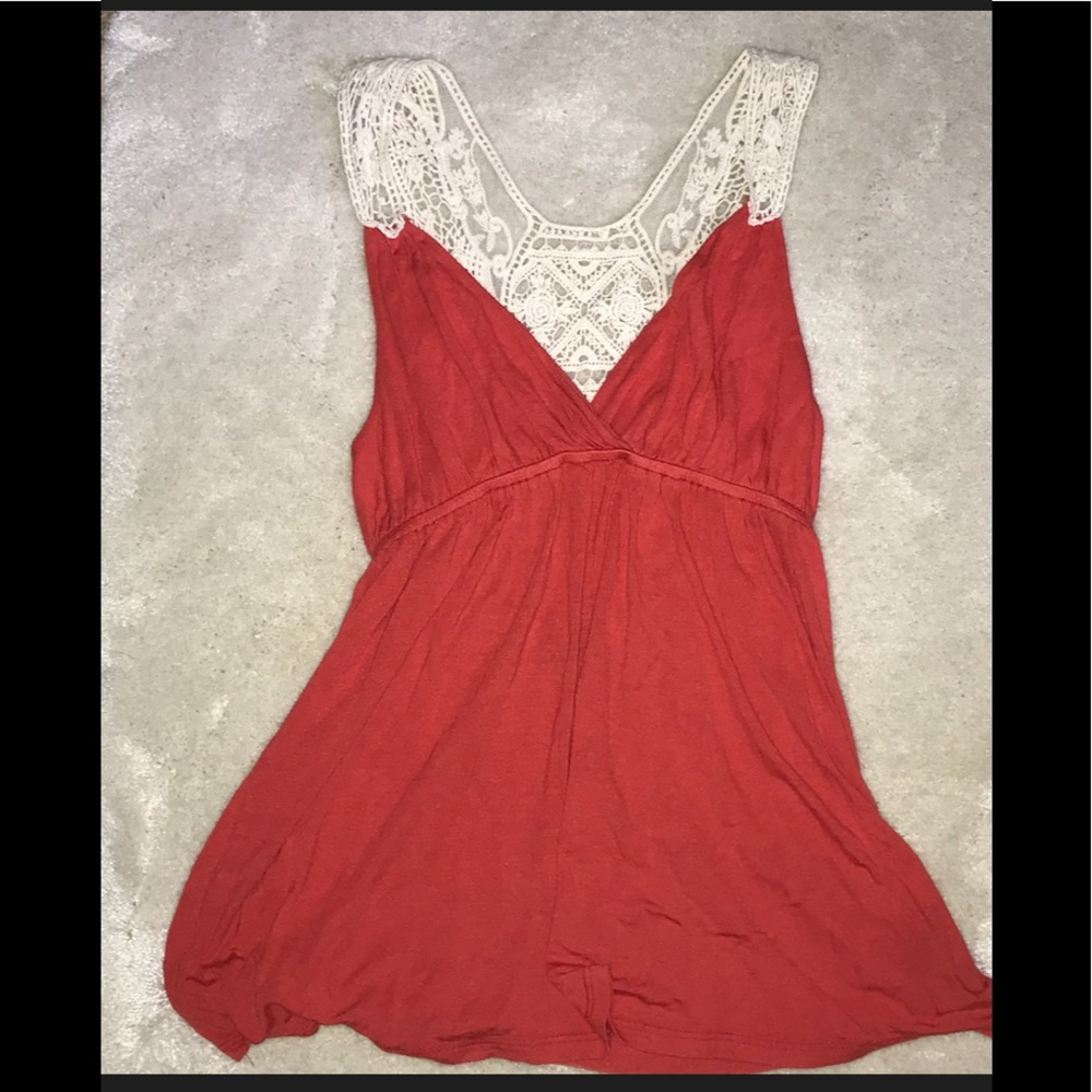 Twentyone Red v-neck shirt with lace