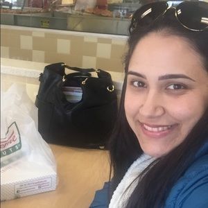 Meet your Posher, Ana