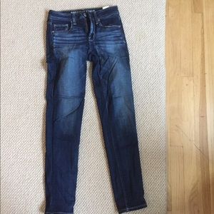 American Eagle skinny jeans size 2 dark wash