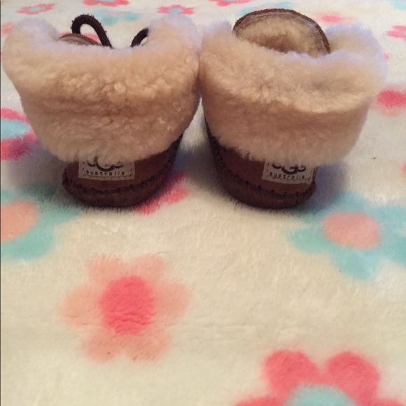 SOLD. Brand new UGG Unisex boots - Picture 2 of 4