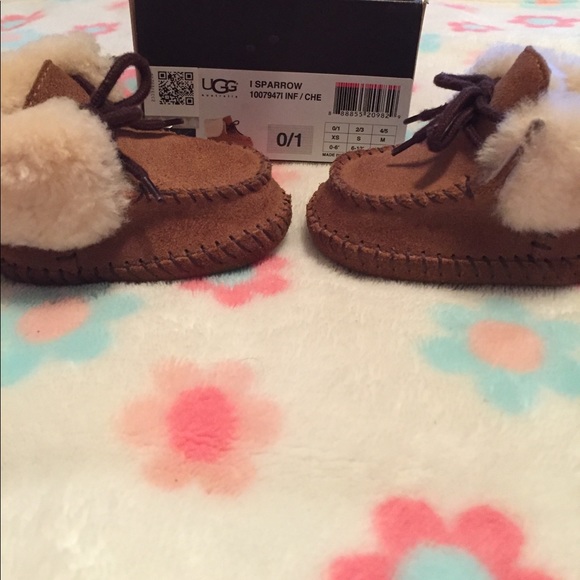 SOLD. Brand new UGG Unisex boots - Picture 4 of 4