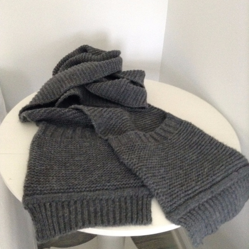 Long Luxurious Wool Scarf with Oversized Pockets