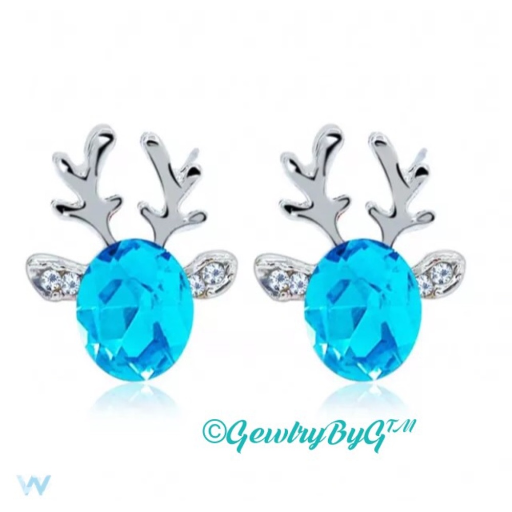 🐺Reindeer Holiday Stud Earrings! - Picture 3 of 3