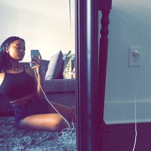 Meet your Posher, Kira