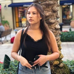 Meet your Posher, Claudia