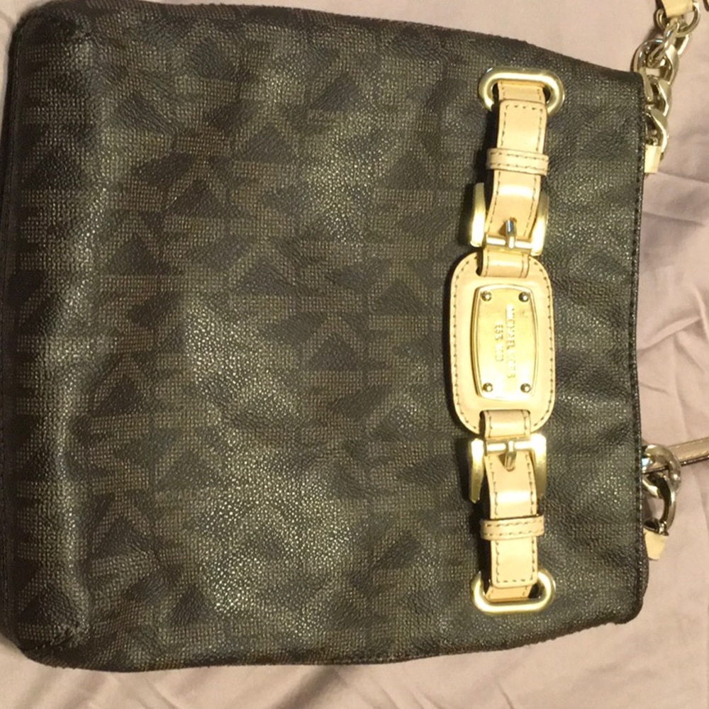 Michael kors classic monogram crossbody