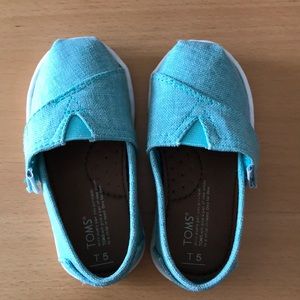 🚫SOLD🚫 TOMS  toddler Velcro slip on shoes