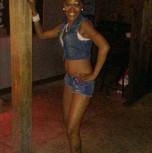 Meet your Posher, Ebony