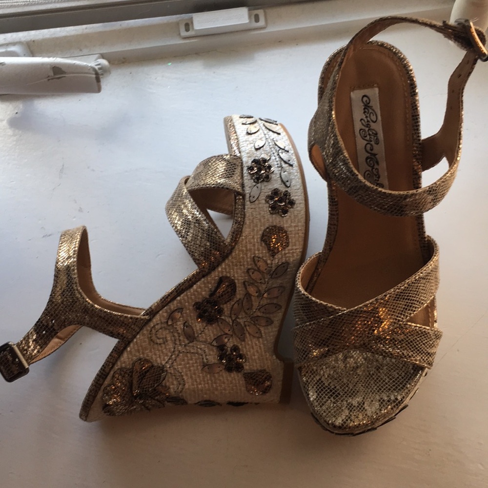 Dazzling wedges