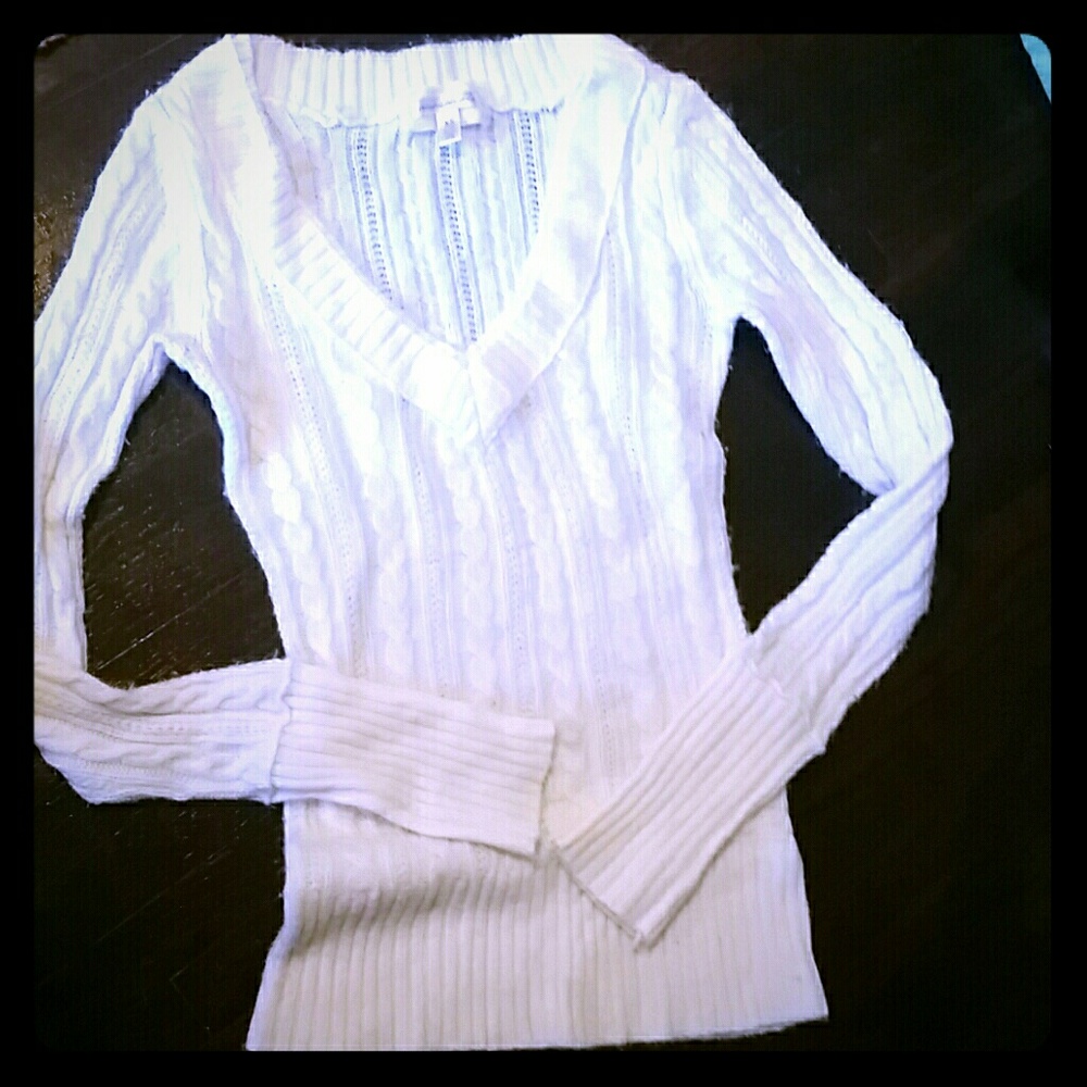 XS off-white thin sweater v-neck aeropostale