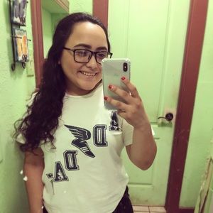 Meet your Posher, Leyda