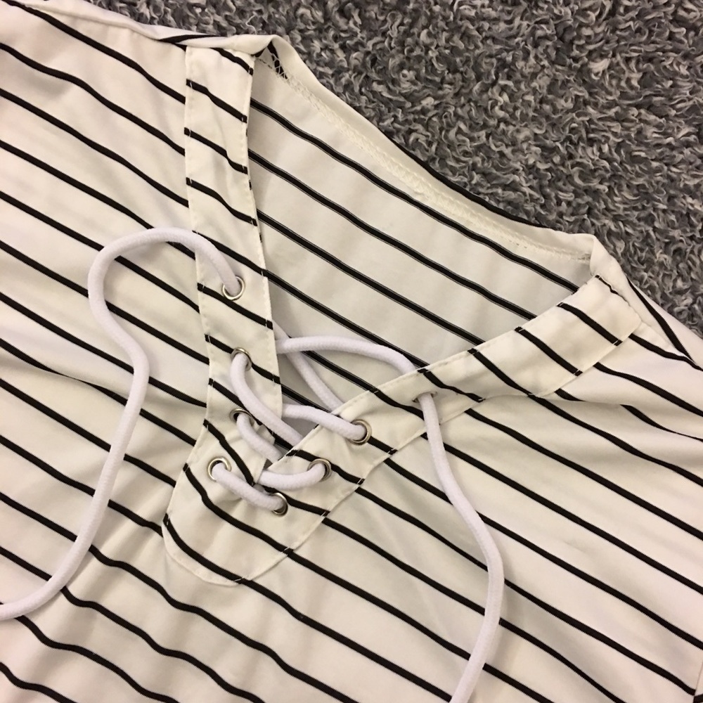 Boutique style, striped layering top - Picture 3 of 8