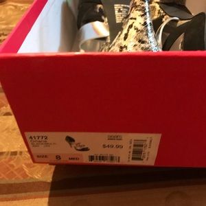 For thinner feet. I have a wide foot.