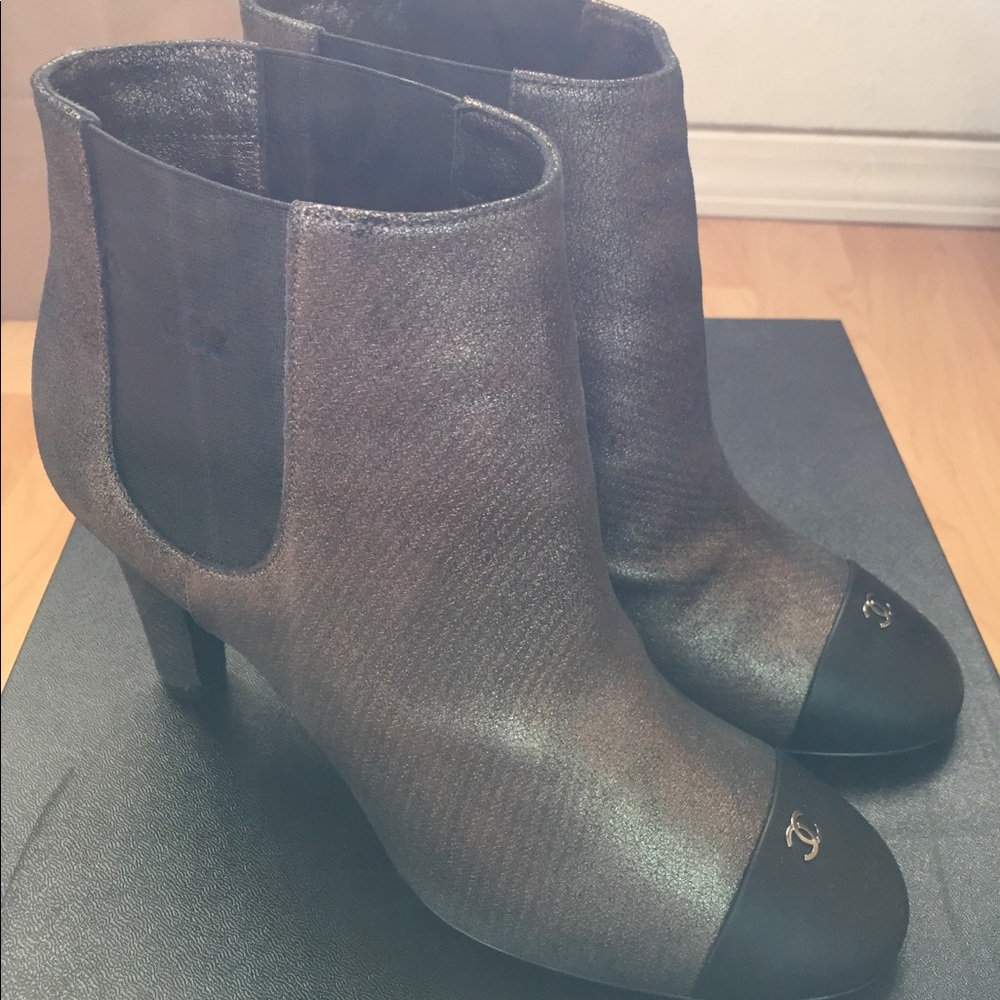 CHANEL boots