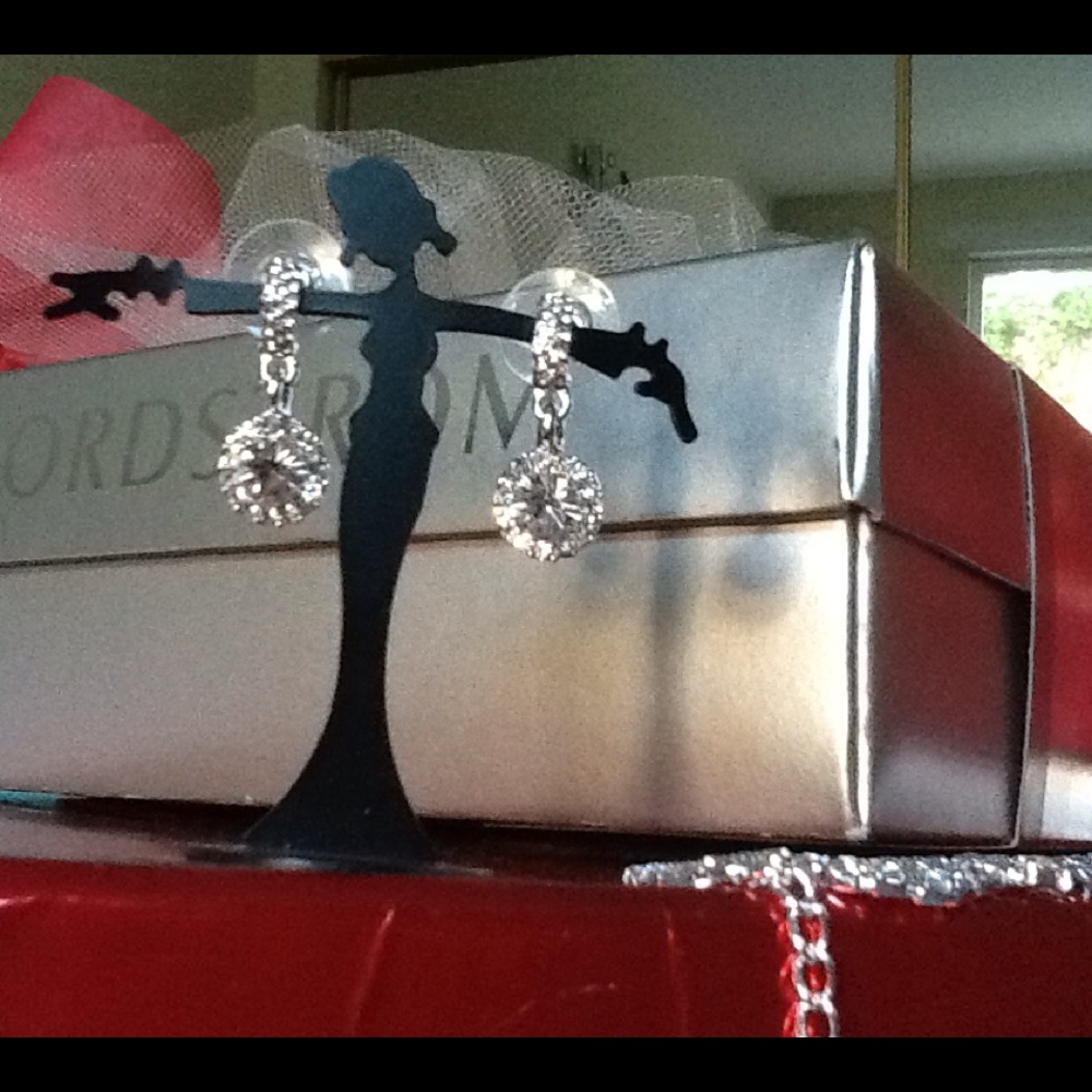 ❌SOLD‼️Austrian Crystal drop earrings