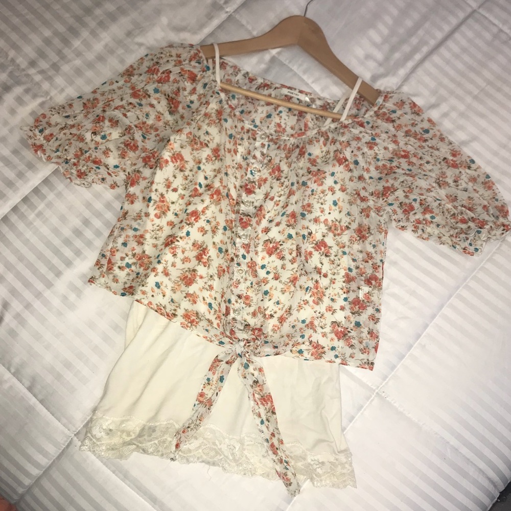 💝Sheer, Scoop Neck, Floral Button-Down Crop Top