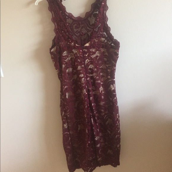 Bodycon lace dress - Picture 2 of 2