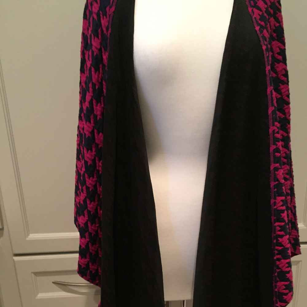 Navy and Rasberry Ruana - Picture 3 of 4