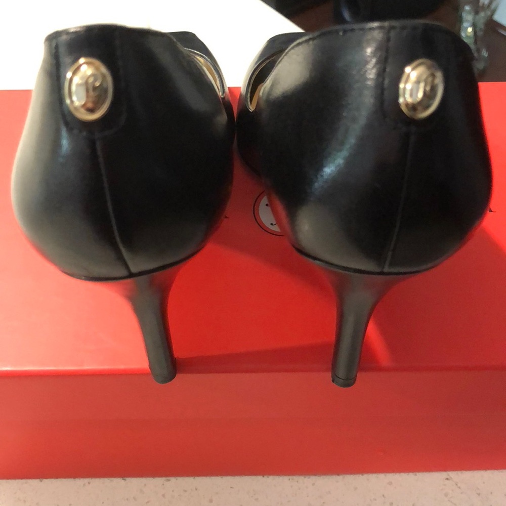 Shoes - Picture 4 of 6