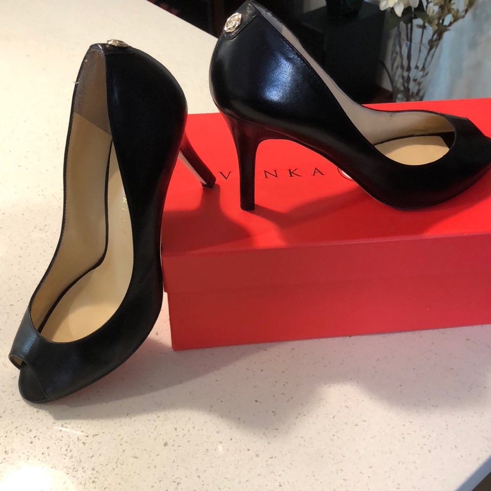 Shoes - Picture 5 of 6
