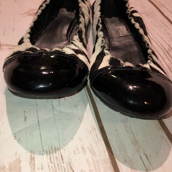 Tory Burch Brown and White Pony hair flats - Picture 5 of 5