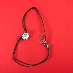 Daisy choker