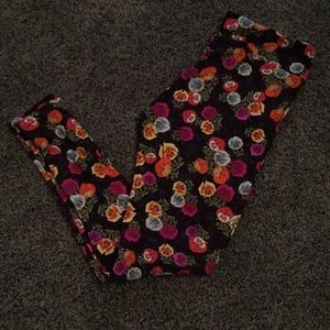 Lularoe Alice in wonderland flowers TC