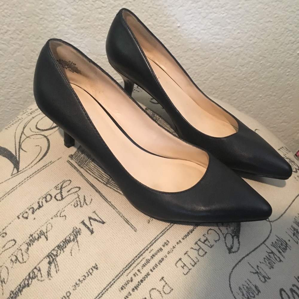 SOLD ON M ! Nine West Black small heel comfy pump