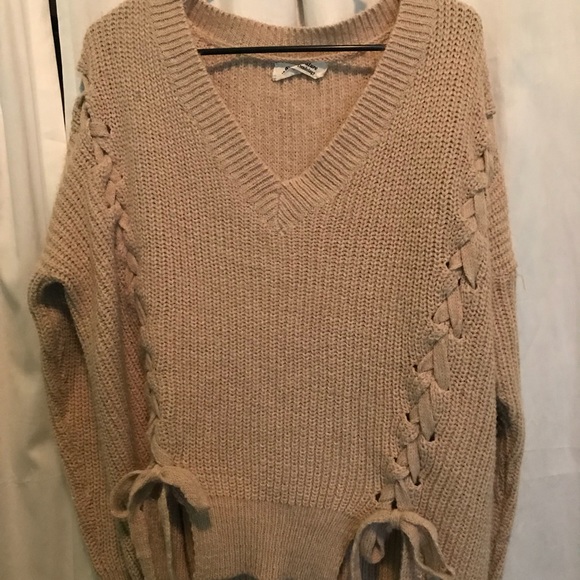 Lace up cable knit sweater in CREAM - Picture 3 of 5