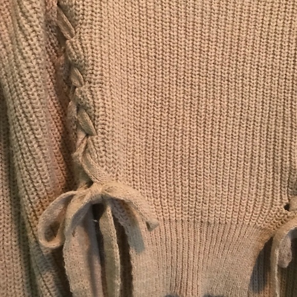 Lace up cable knit sweater in CREAM - Picture 4 of 5