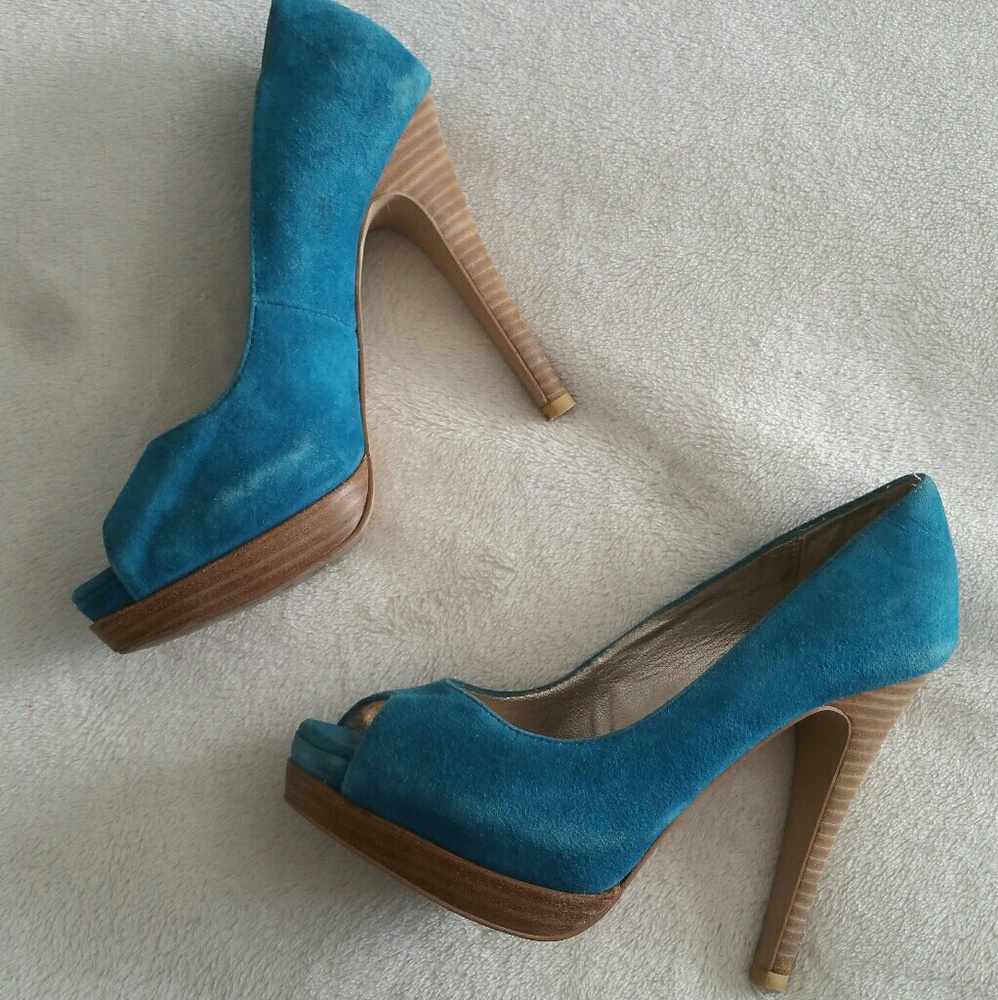 Price Drop! Steve Madden turquoise peep toe heels