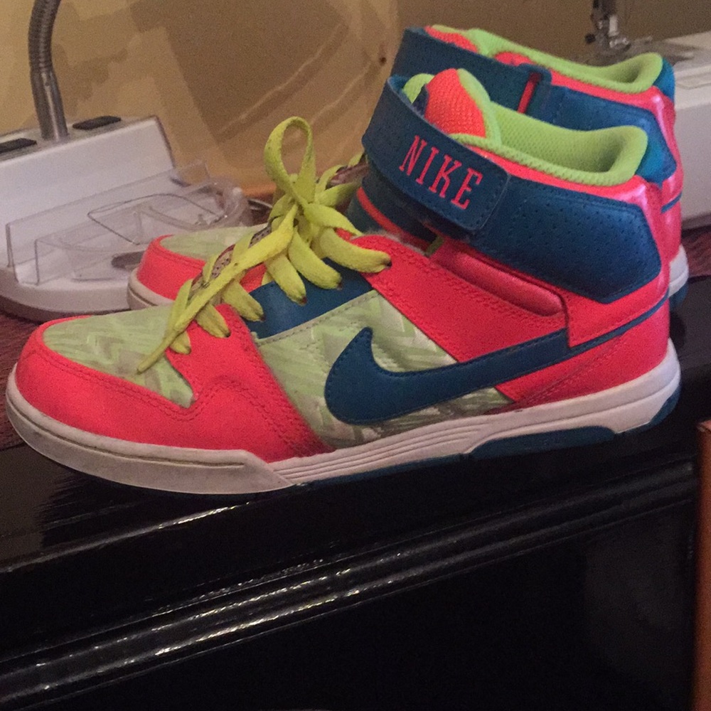 Shoes - Picture 2 of 4