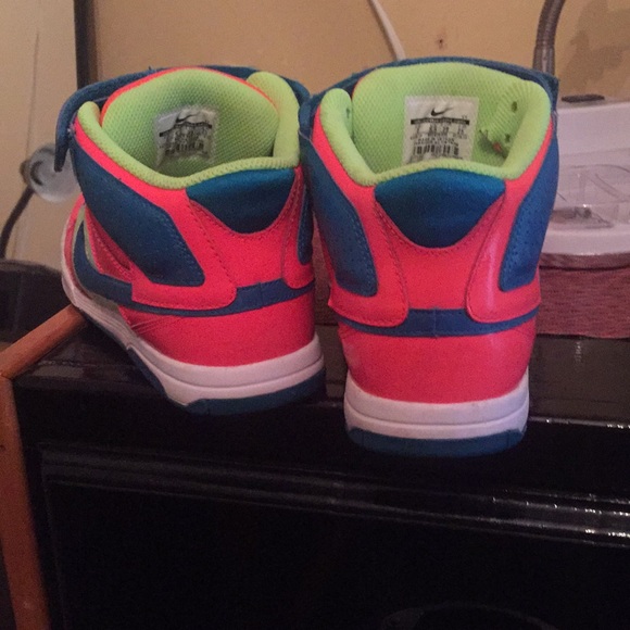 Shoes - Picture 3 of 4