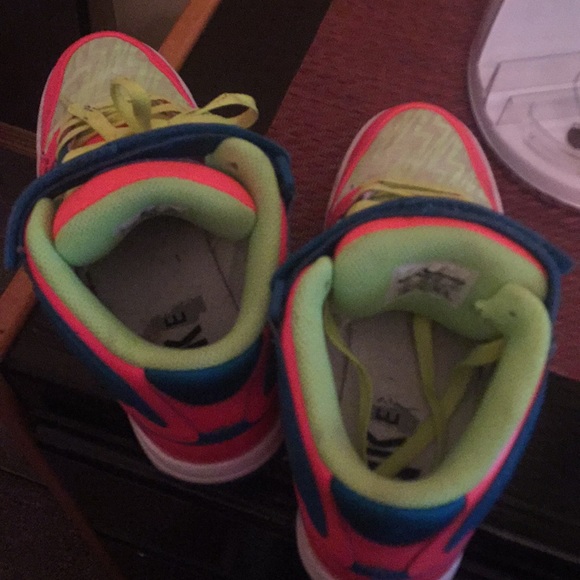 Shoes - Picture 4 of 4