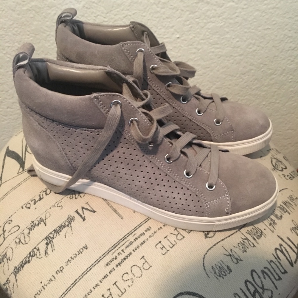 SOLD ON M! Steve Madden sneakers